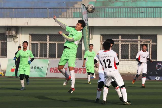 中国男篮遭日本重创，教练面临压力，防守问题亟待解决
