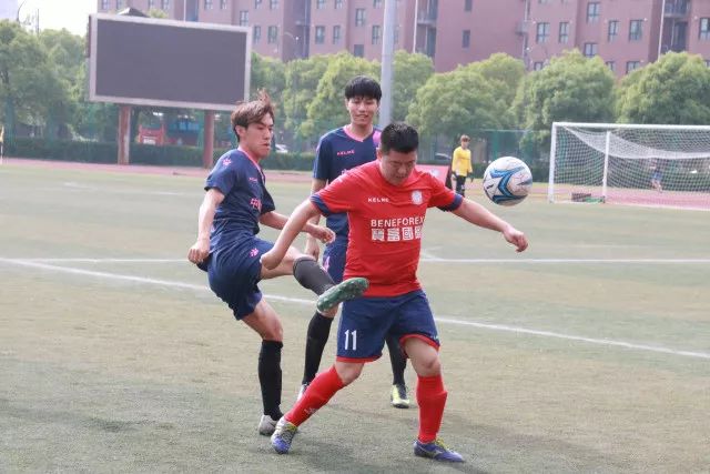 里昂主场3-0逆转布拉格斯巴达晋级欧冠附加赛
